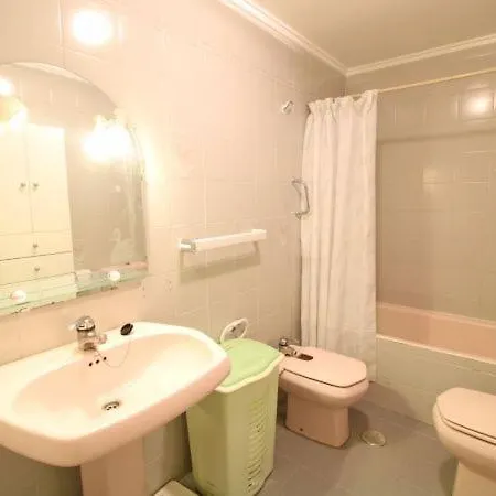 Apartamento Sleeps 5 With Air Con And Wifi *